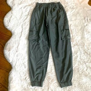 ALO it girl cargo pant size small